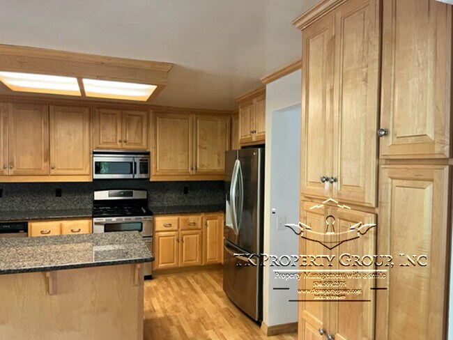 Building Photo - 13285 Sugarbush Ct