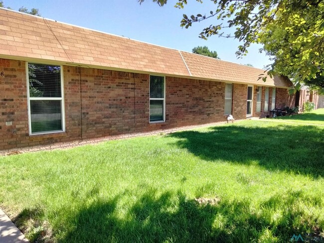Building Photo - 1408 Colonial Pkwy