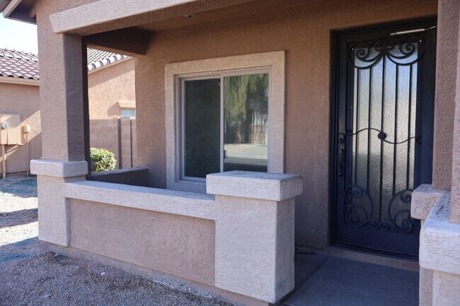 Building Photo - Remodeled 4 Bed 2 Bath Home.