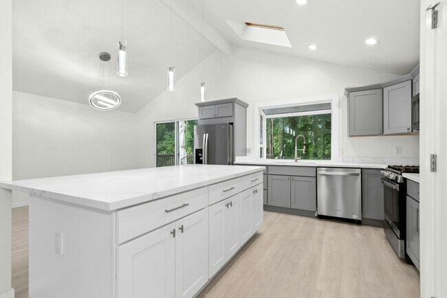 Building Photo - 4bd/2.5ba Bellevue Home