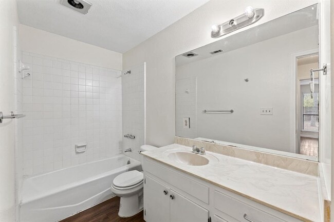 Building Photo - 2518 Howellwood Way