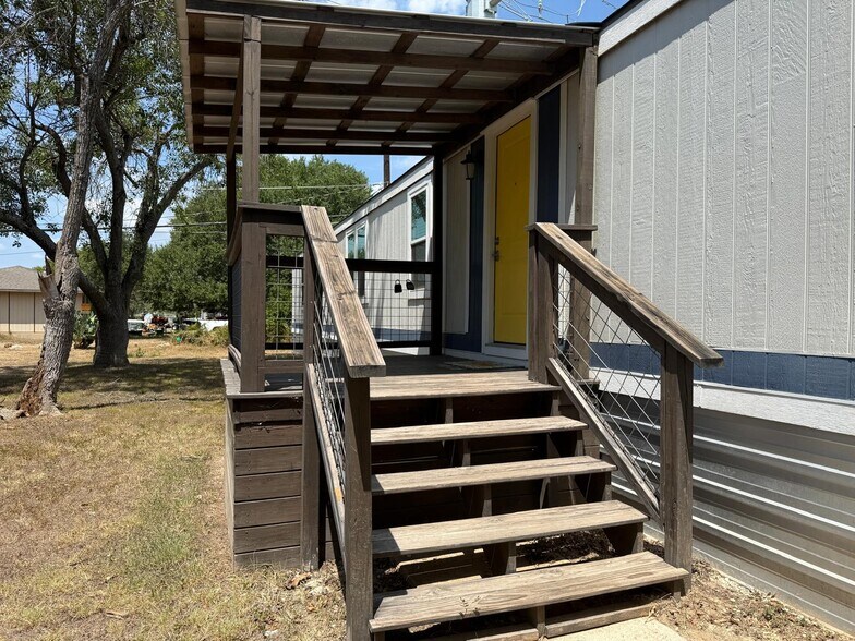 Front porch - 1403 Harper Dr