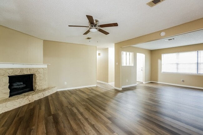 Building Photo - Charming Sherwood Home