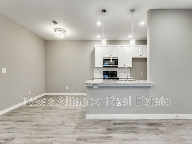 Building Photo - 3207 Karen St