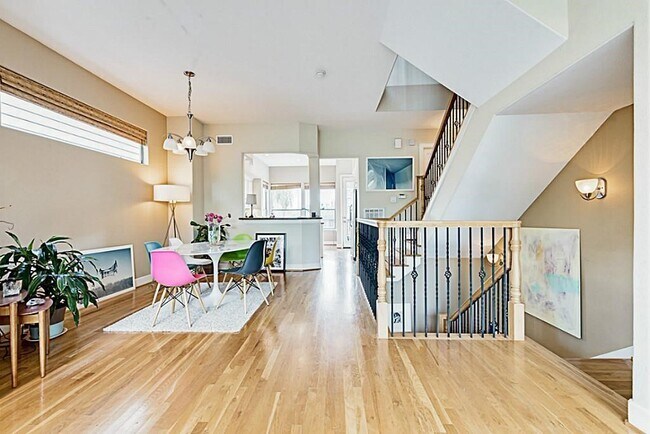 Building Photo - 5422 Lillian St