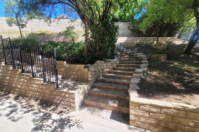 Building Photo - Wonderful 4+3 Bright-Sunny-Open in great Area!