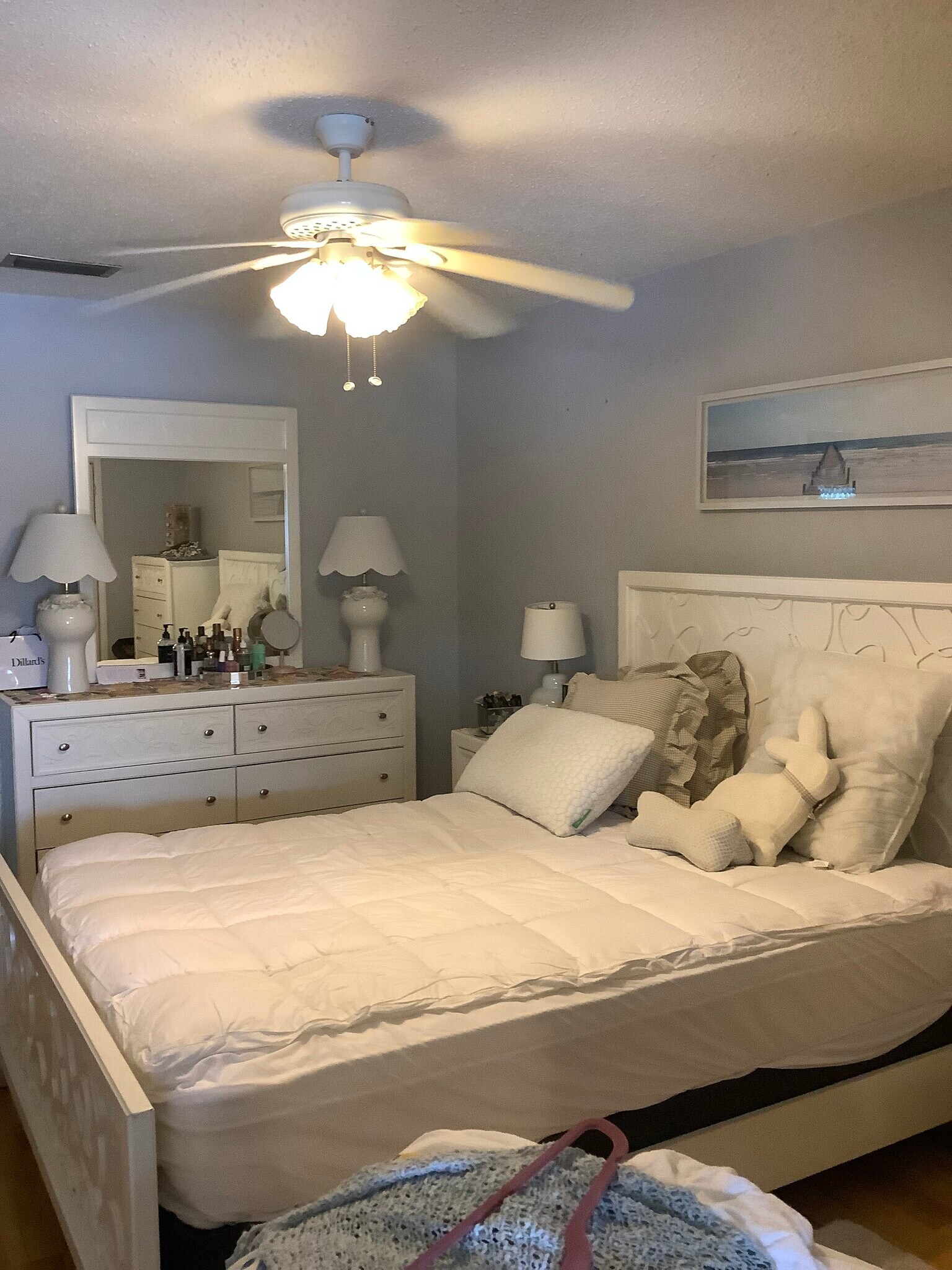 Queen size bed and dresser - 10032 65th Ave N