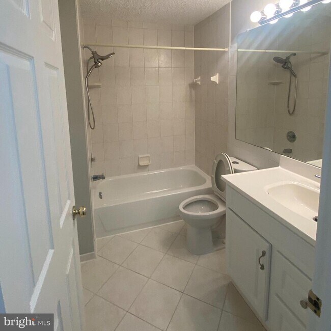 Building Photo - 3805 Green Ridge Ct