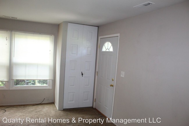 Building Photo - 2 br, 1 bath House - 7490 Hampton Dr.