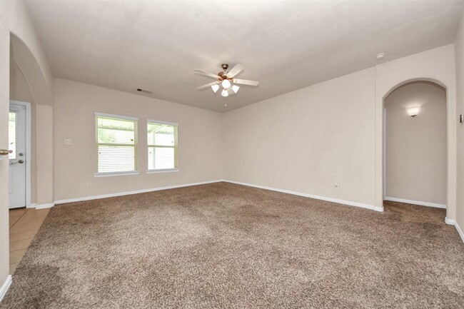 Building Photo - 122 Persimmon Dr