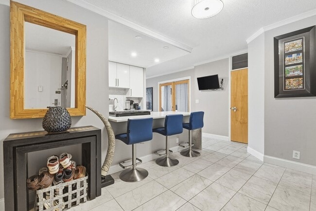 Building Photo - 65 E India Row