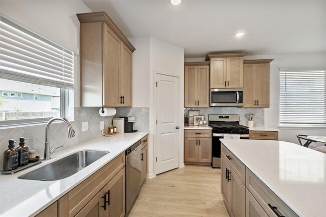 Building Photo - 615 Backstays Lp