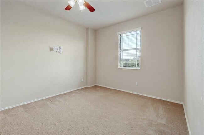 Building Photo - 1709 Woodvista Pl
