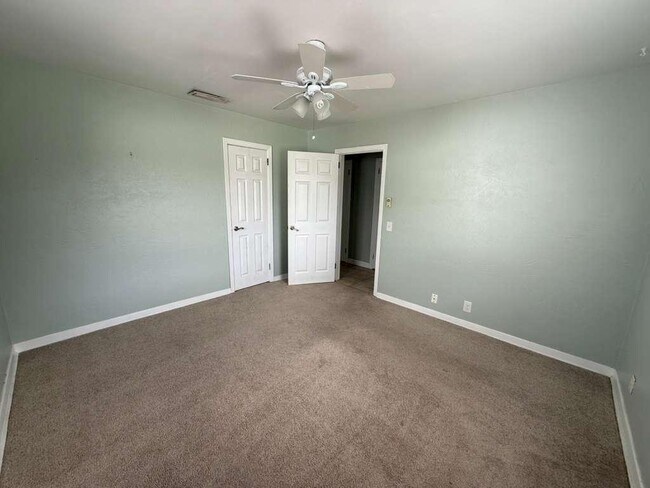 Building Photo - 140 Frazar Rd