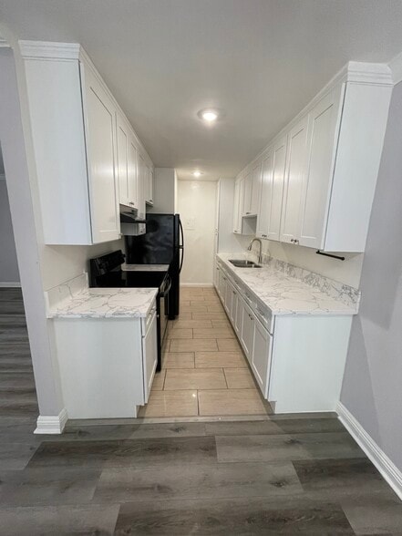 Primary Photo - 345 S Manhattan Pl