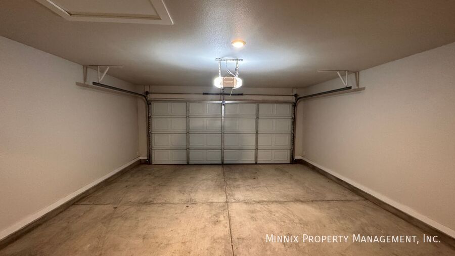 Building Photo - 7706 Elm Ave