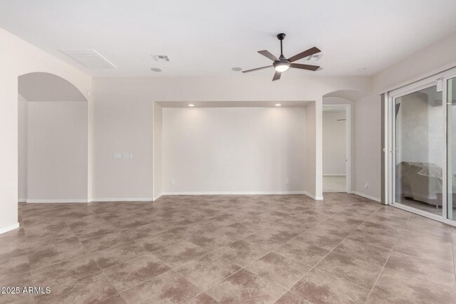 Building Photo - Stunning 4 bedroom, 3 bathroom home in the desirable community of Avian Trails!!