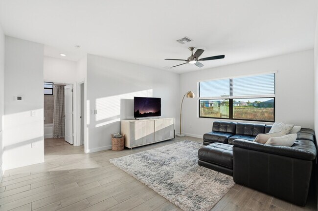 Building Photo - 18579 Ives Dr