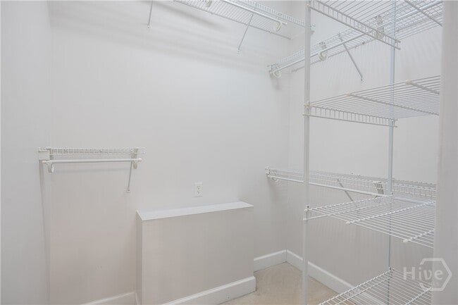 Building Photo - 7 Sky Sail Cir