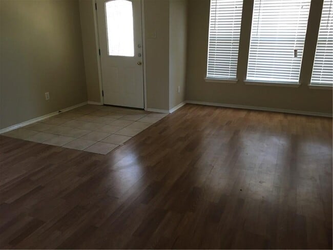 Building Photo - 1203 Sheltie Ln