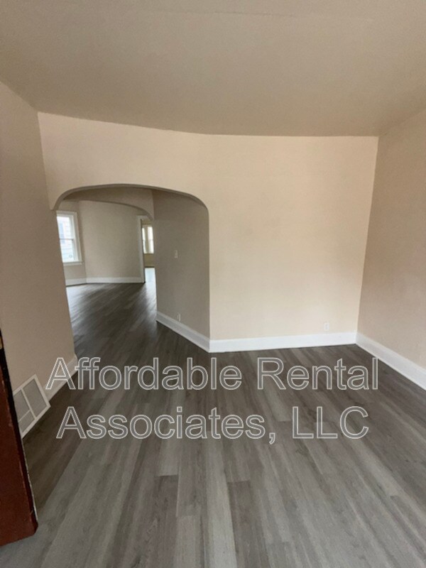 Building Photo - 2627 S 6th St