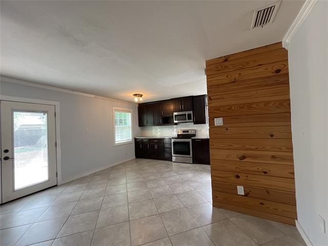 Building Photo - 12120 Bishop Dr