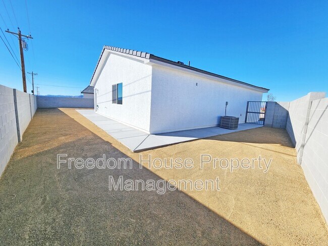 Building Photo - 581 Valiant Ave