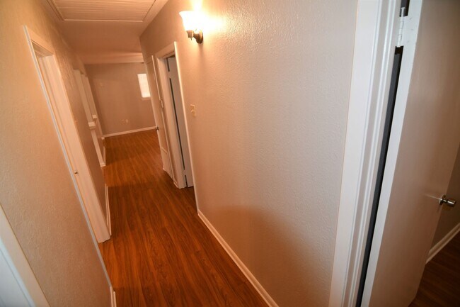 Building Photo - Newly Renovated!  3 bedroom, 1 bath home off Baker Blvd with easy access to Plank