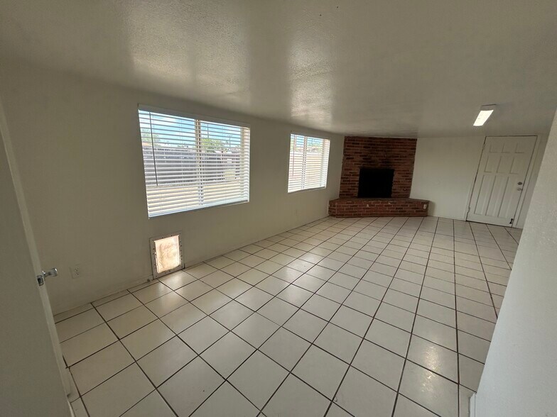 Building Photo - 3062 N 42nd Ave