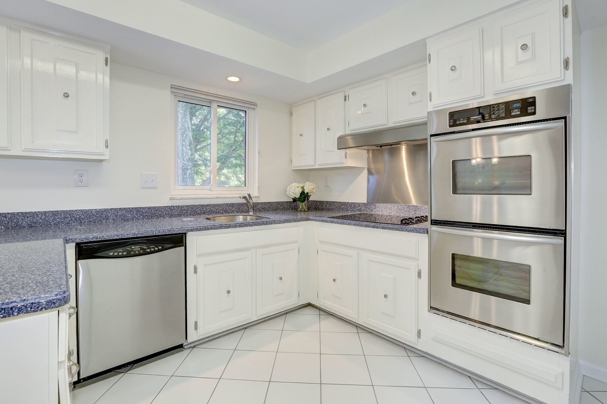 Building Photo - 8804 Falls Chapel Way