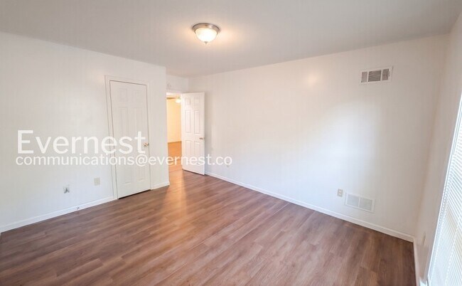 Building Photo - 3 Bed/2 Bath Home with Carport / Vouchers Accepted /Available Now!