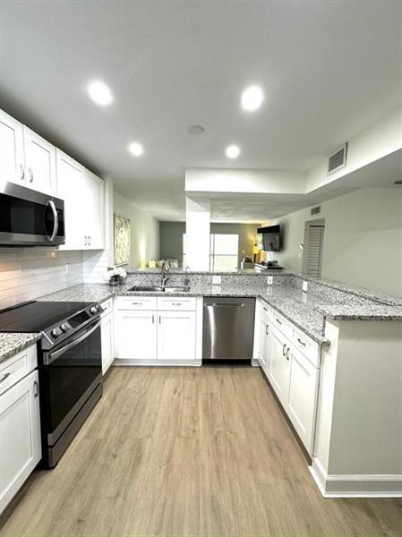 Building Photo - 2208 S Cypress Bend Dr