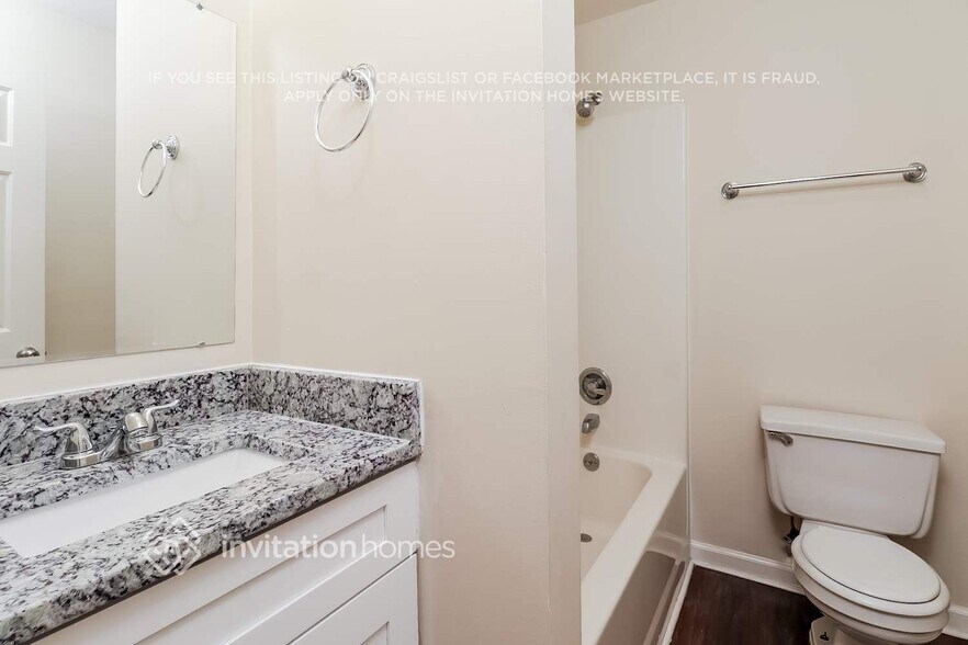 Building Photo - 1811 Southridge Dr