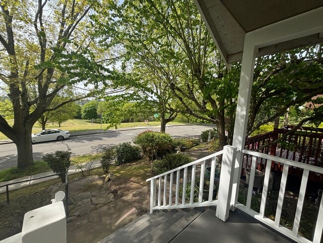 Building Photo - Available Now! Charming Home Across from Judkins Park