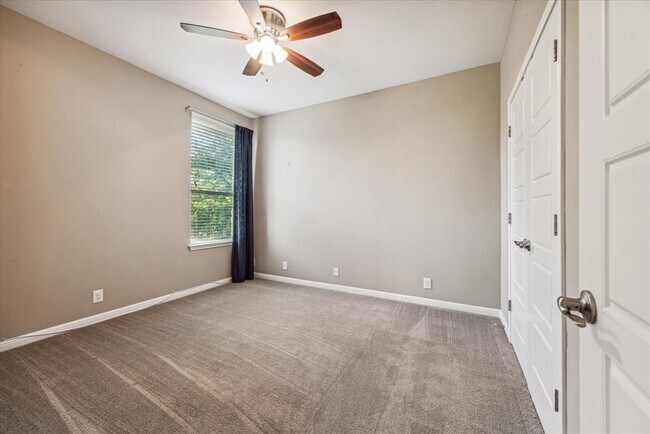 Building Photo - 9725 Solana Vista Loop