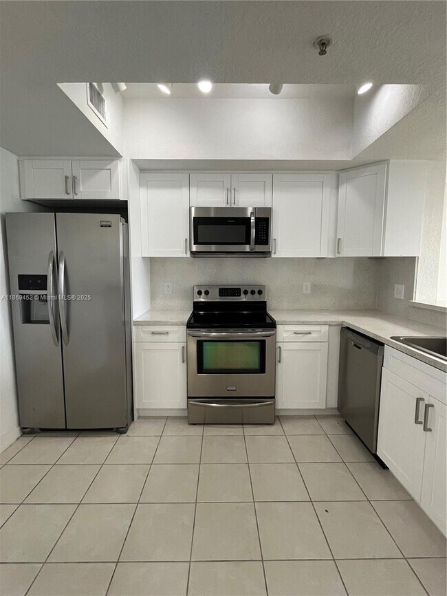 Building Photo - 751 SW 148th Ave