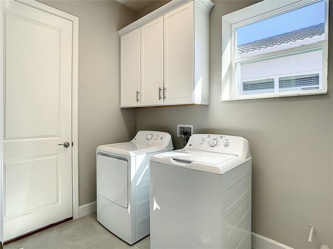 Building Photo - 4861 Sevilla Shores Dr