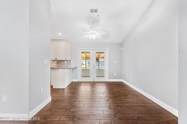 Building Photo - 445 Diana Blvd