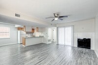 Building Photo - Renovated 2 Bed 2Bath Apartment