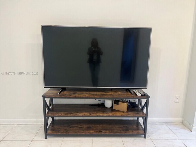 Building Photo - 540 Brickell Key Dr