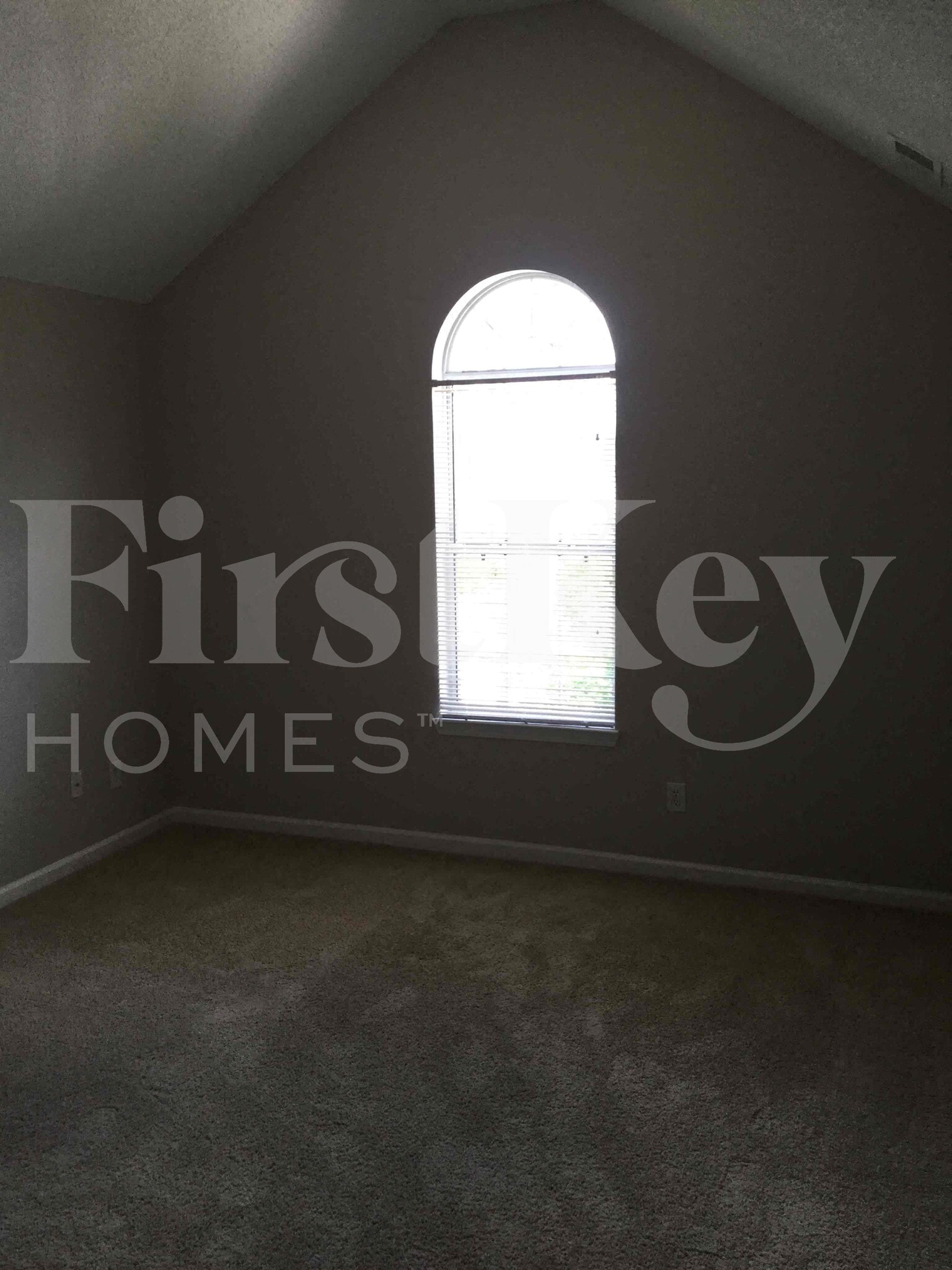 Building Photo - 5243 Round Table Dr