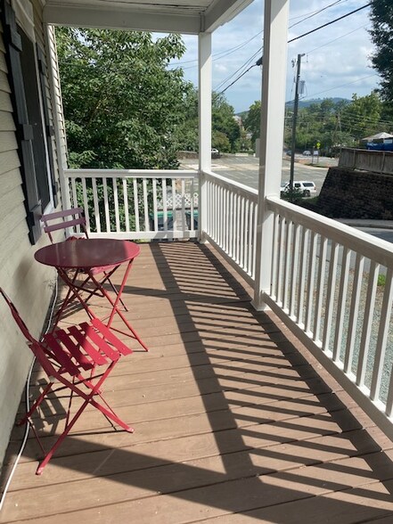 Building Photo - 761 King St