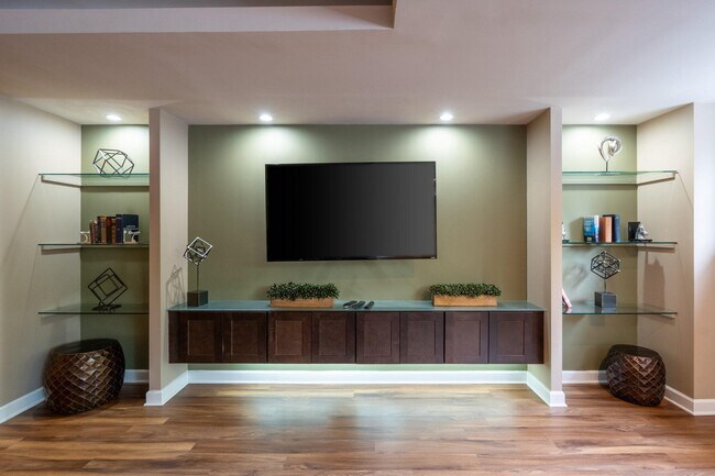 Building Photo - 2111 Wisconsin Ave NW