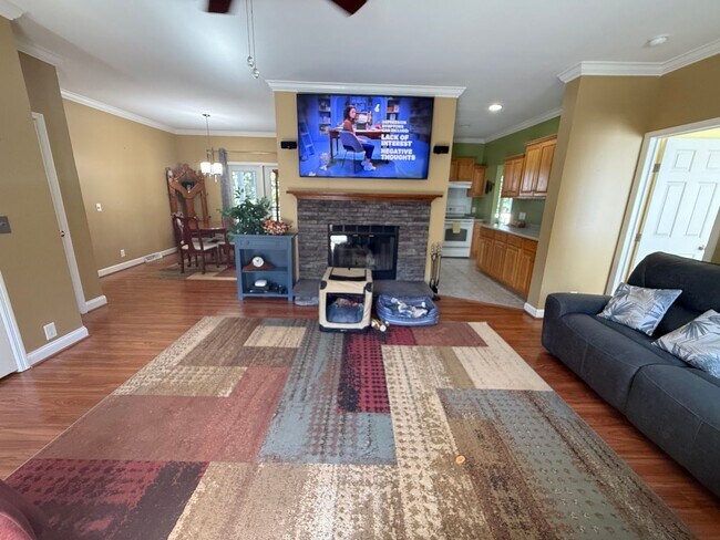 Building Photo - 3 Bedroom 2 Bath House in Lighthouse Point...