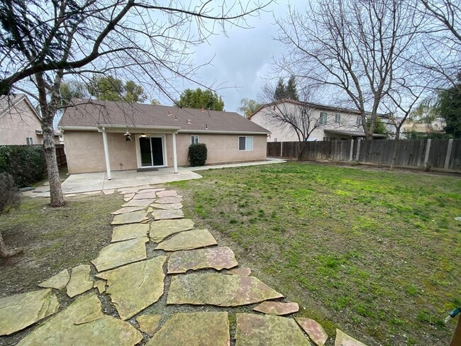 Building Photo - NW Visalia Home coming soon!!