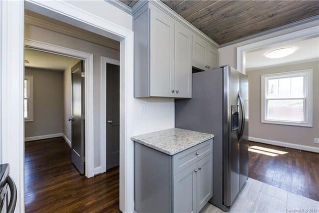 Building Photo - Must view this exquisite 3 bedroom 1 bath brick home. Within 2 miles from Uptown.