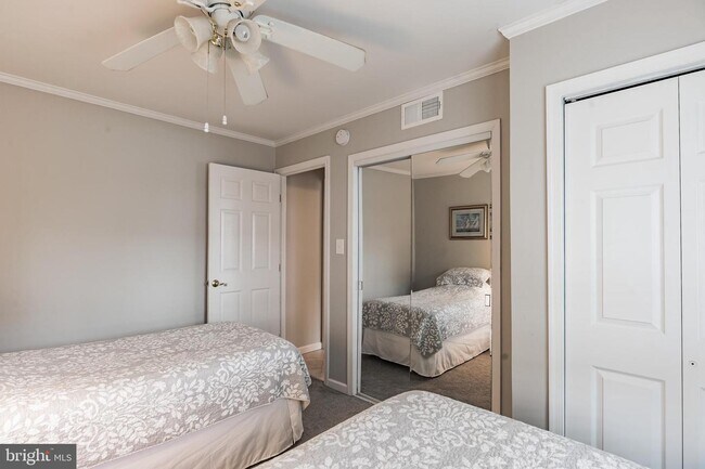 Building Photo - 121 Newport Bay Dr