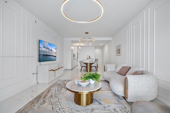 Building Photo - 700 NE 24th St