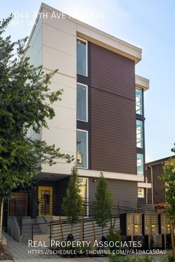 Building Photo - 4046 8th Ave NE