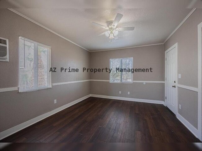 Building Photo - 5521 W Palmaire Ave